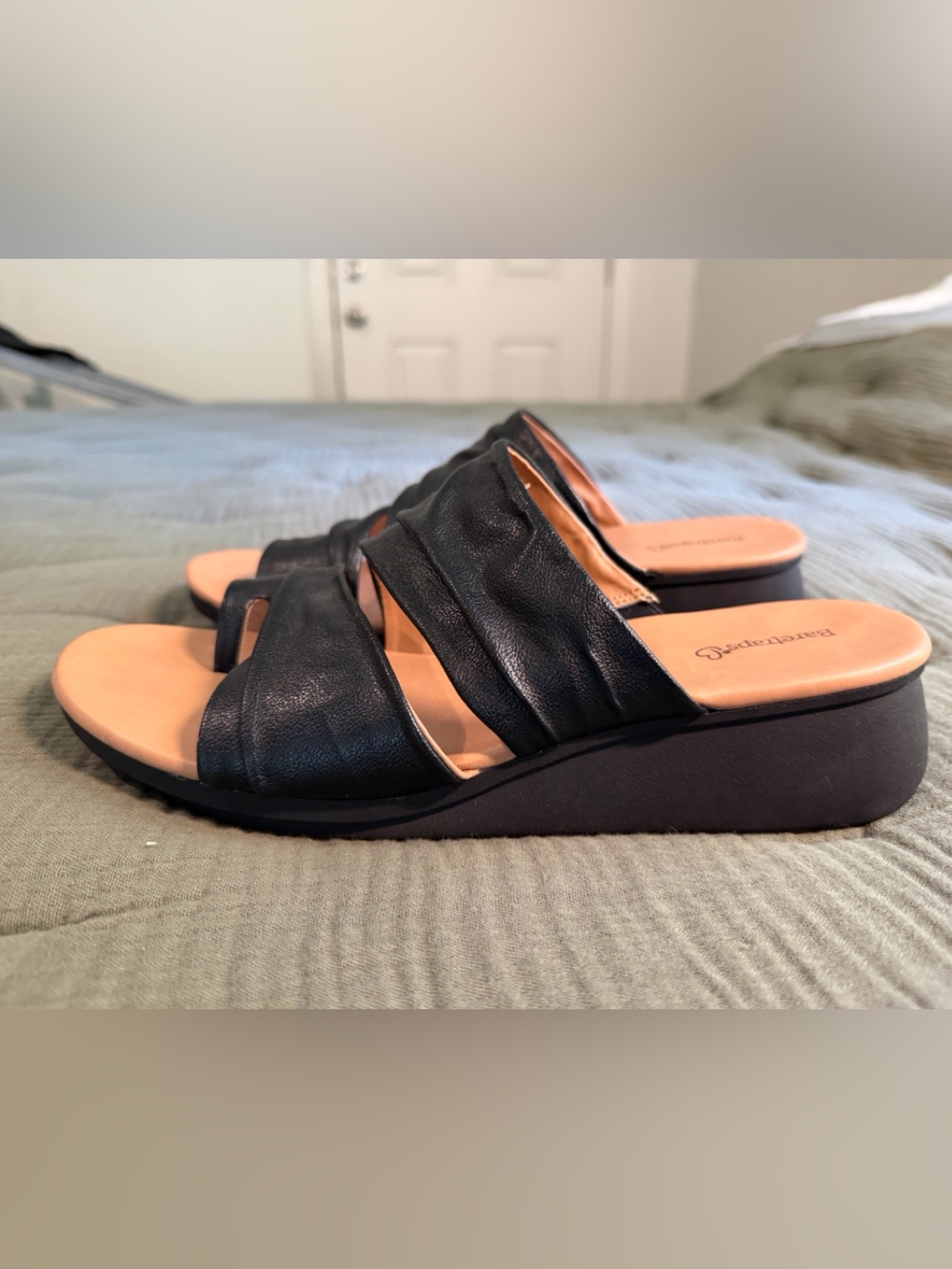 BareTraps Black Ruched Toe-Ring Slide Sandals